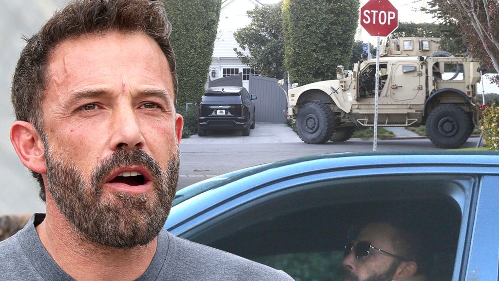 Ben Affleck Kembali ke Rumah dan Menemukan Kendaraan Militer Besar yang Diparkir di Luar