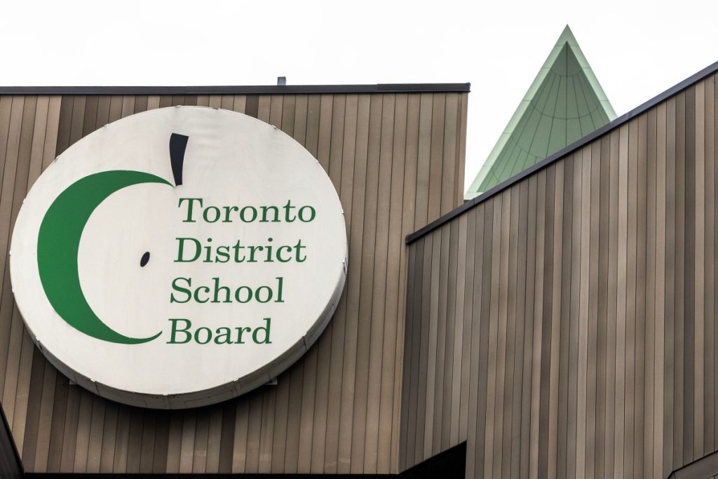 Distrik sekolah Toronto mengatakan data siswa selama 40 tahun dicuri dalam pelanggaran PowerSchool