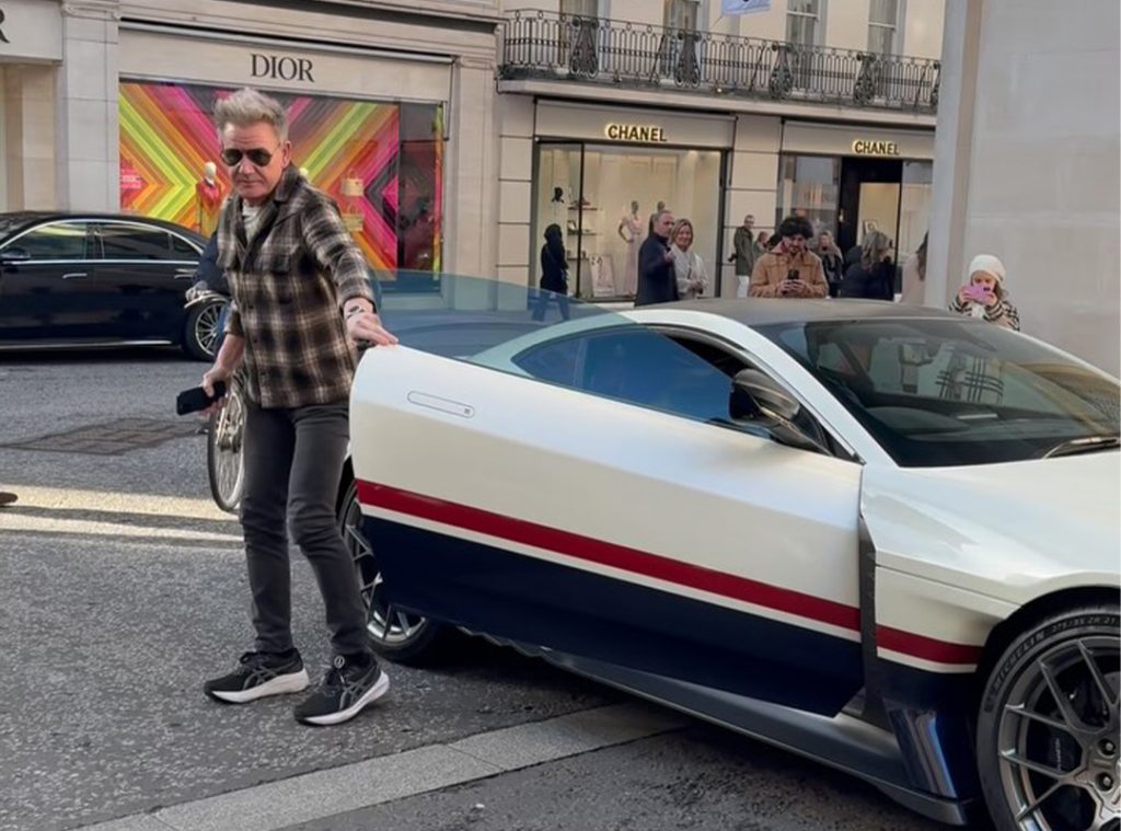 Gordon Ramsay Terlihat Mengemudi Aston Martin Valiant Barunya senilai ,5 Juta Di London