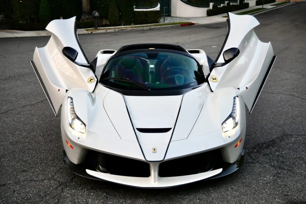 Hypercar Ferrari LaFerrari terbaik untuk dijual hari ini