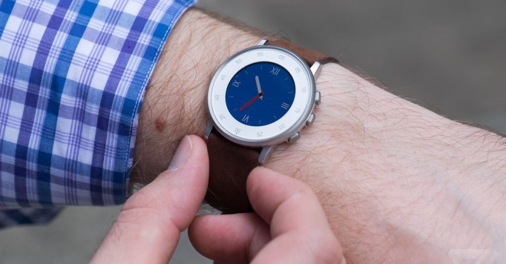 Pebble SmartWatch membuat comeback, dengan bantuan dari Google