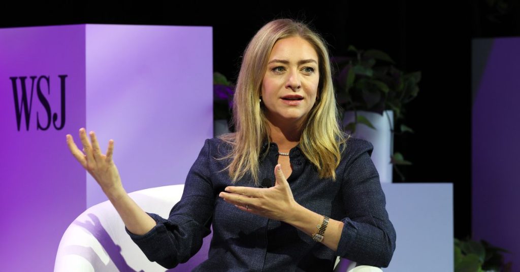 Pendiri Bumble, Whitney Wolfe Herd, kembali sebagai CEO di tengah penurunan aplikasi kencan