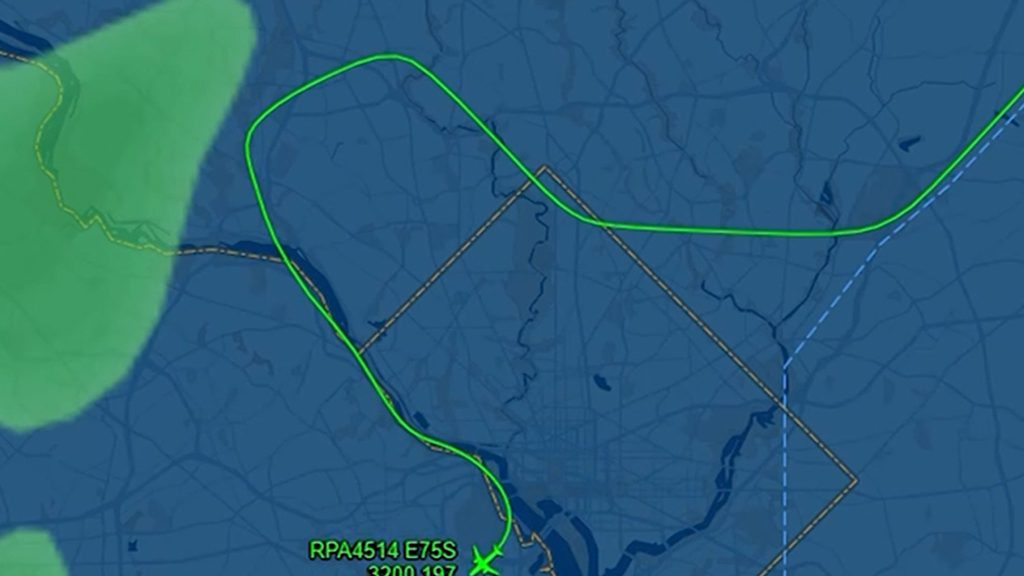 Penerbangan ke Bandara Reagan dipaksa untuk menghindari helikopter hari sebelum tabrakan DC