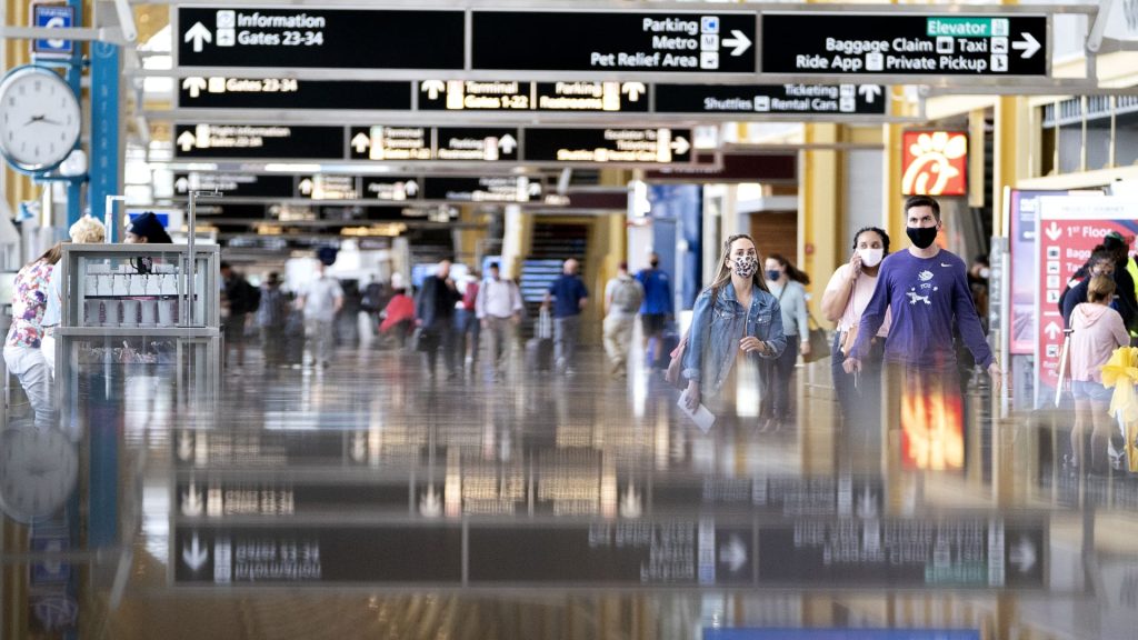 Pesawat terbang di Sungai Potomac; Bandara Nasional Reagan ditutup