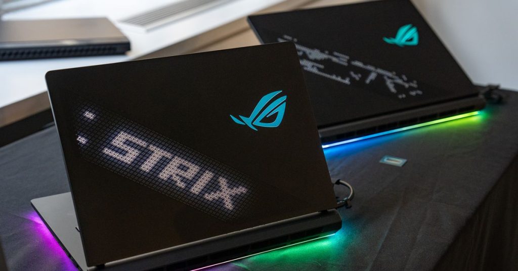 ROG Strix Scar 16 dan 18 hadir dengan penutup yang dapat menyala