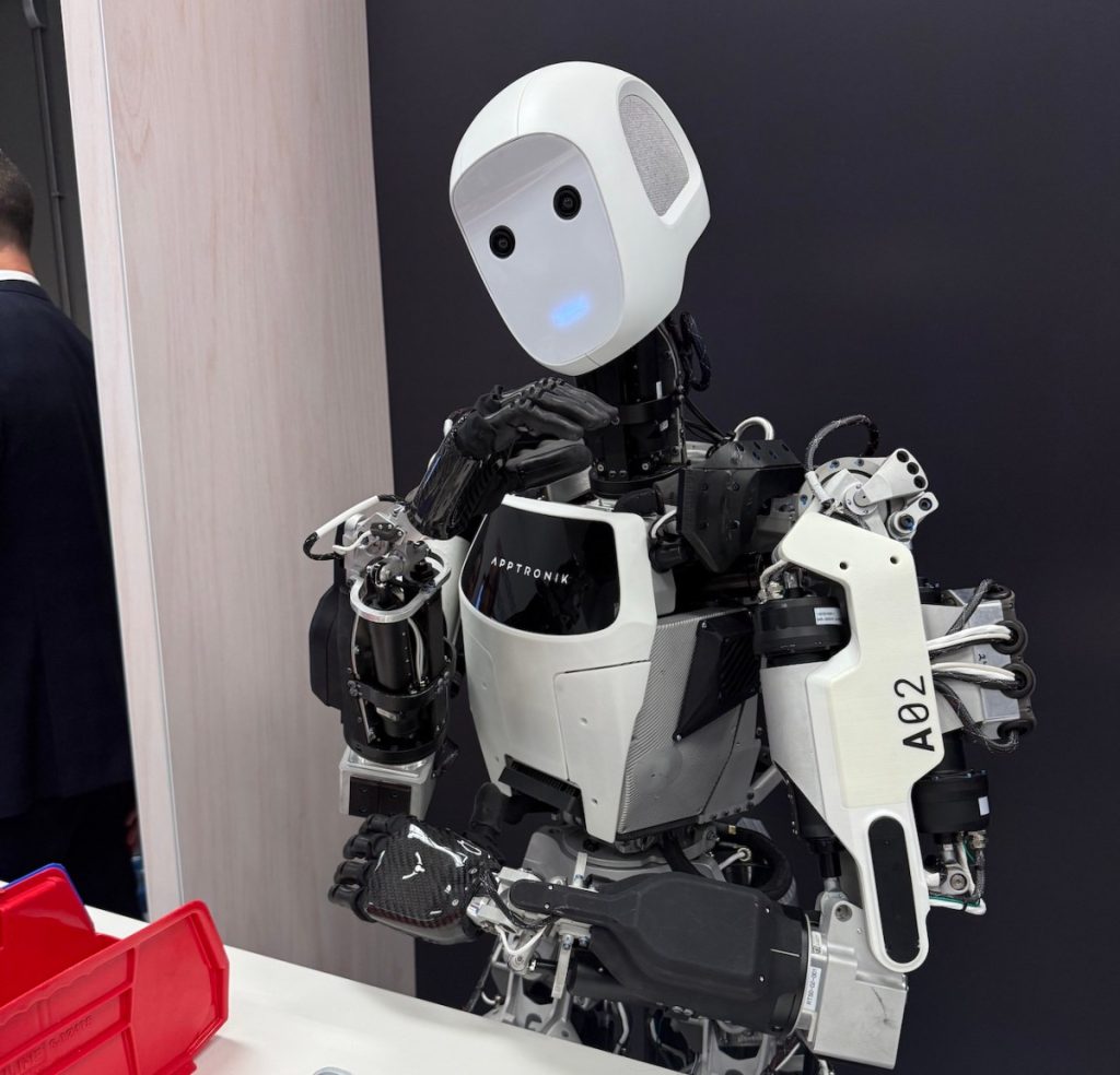 Robot humanoid Apollo milik Apptronik mulai bekerja di CES 2025