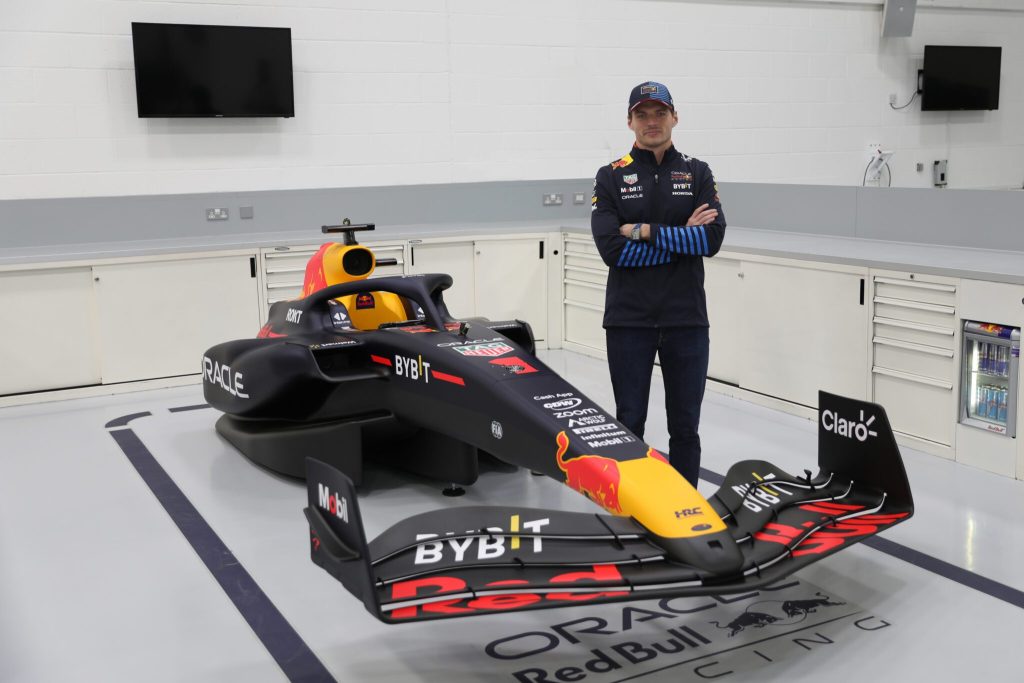 Simulator F1 Red Bull yang Ditandatangani Max Verstappen Mengumpulkan Lebih dari 5K Untuk Amal