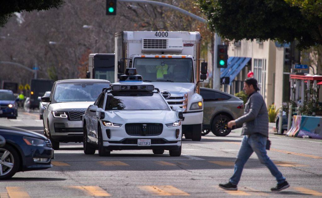 Waymo dilaporkan menguji robotaxis di 10 kota baru pada tahun 2025