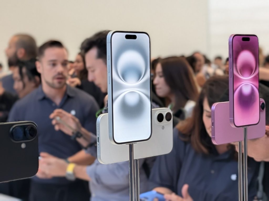 iOS 18 mencapai adopsi 68% di seluruh iPhone, per angka Apple baru