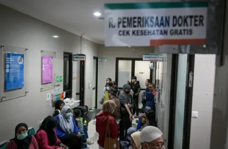 Akses aplikasi sehat dikeluhkan saat cek kesehatan gratis