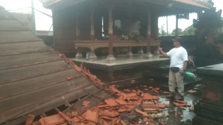 Angin Kencang Kembali Landa Badung, 4 Bangunan Roboh, 3 Atapplafon Jebol, 9 Pohon Tumbang