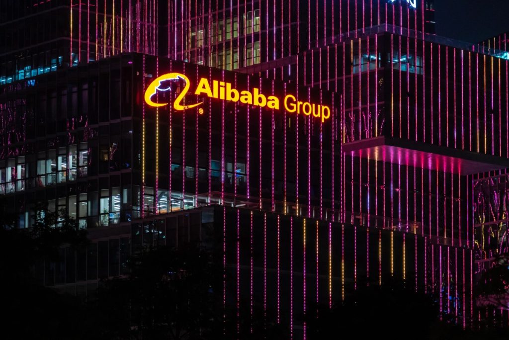 Apple dilaporkan bermitra dengan Alibaba setelah menolak Deepseek untuk peluncuran AI China