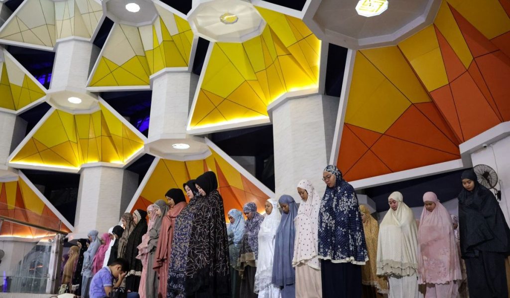 Awal PUASA RAMADAN INDONESIA BEDA DENGAN SINGAPURA DAN MALAYSIA