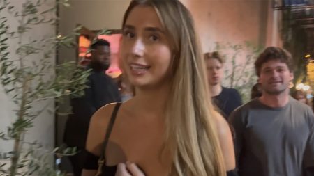 Bintang Onlyfans Lily Phillips tertawa dari klaim kehamilan selama Girls Night Out