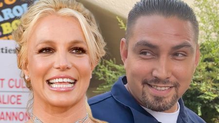 Britney Spears menjadi kuat dengan Paul Soliz, membawa anak -anaknya ke taman bermain dalam ruangan