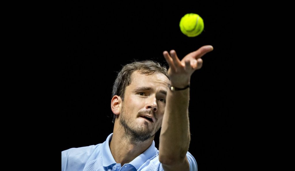 Daniil Medvedev Menang di Open 13 Marseille, Zhang Zhizhen Singkirkan Hubert Hurkacz