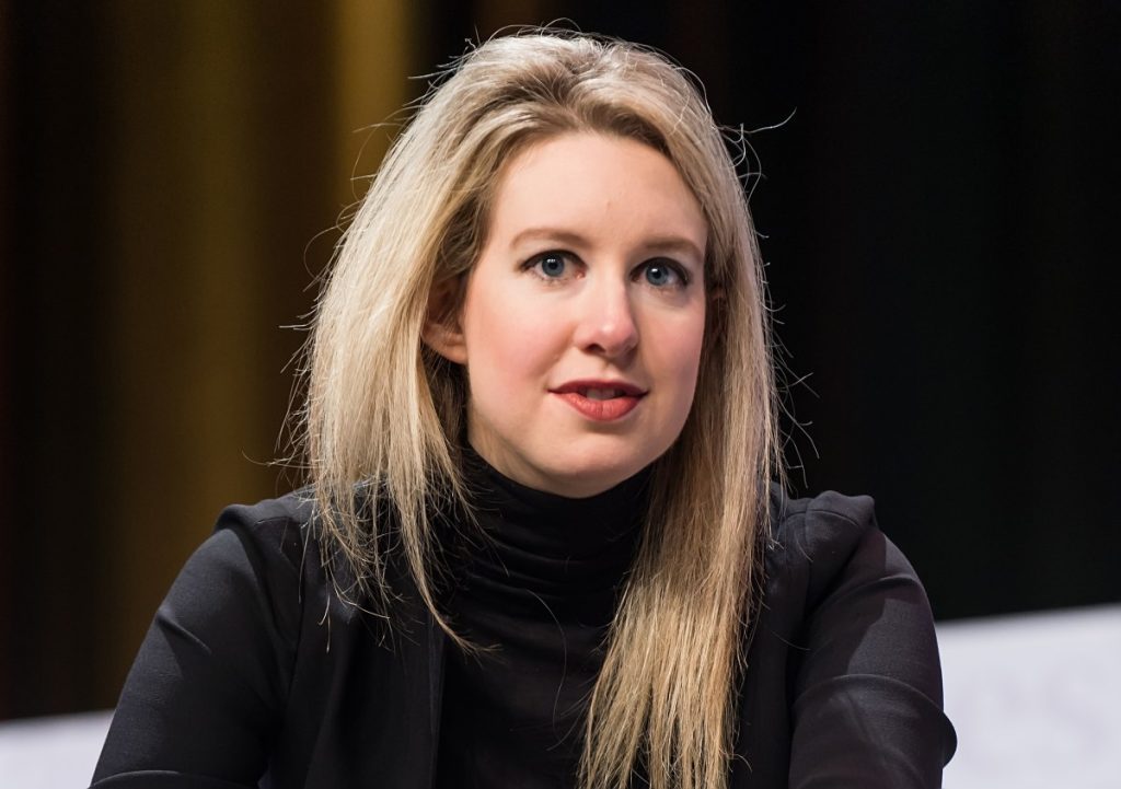 Elizabeth Holmes mengatakan dari penjara dia ‘berkomitmen’ untuk ‘menyediakan solusi perawatan kesehatan untuk semua orang’