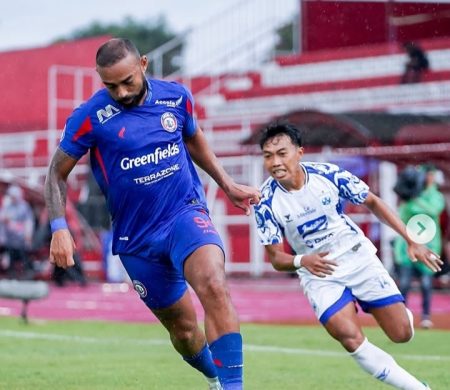 HASIL LIGA 1 AREMA FC vs PSIS BERAKHIR IMBANG 2-2