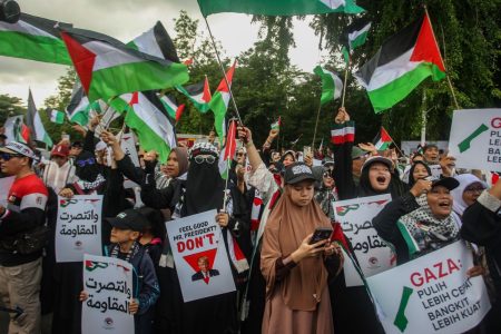 Hangatkan Palestina, Laj Peduli Salurkan Ribuan Selimut Dan Puluhan Ton Gandum