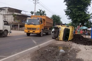 Jalan Berlubang di Jambi Ancam Kenyamanan ARUS MURK