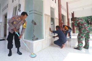 Jelang Ramadan, Polisi Sidoarjo Serentak Bersihkan 40 Masjid