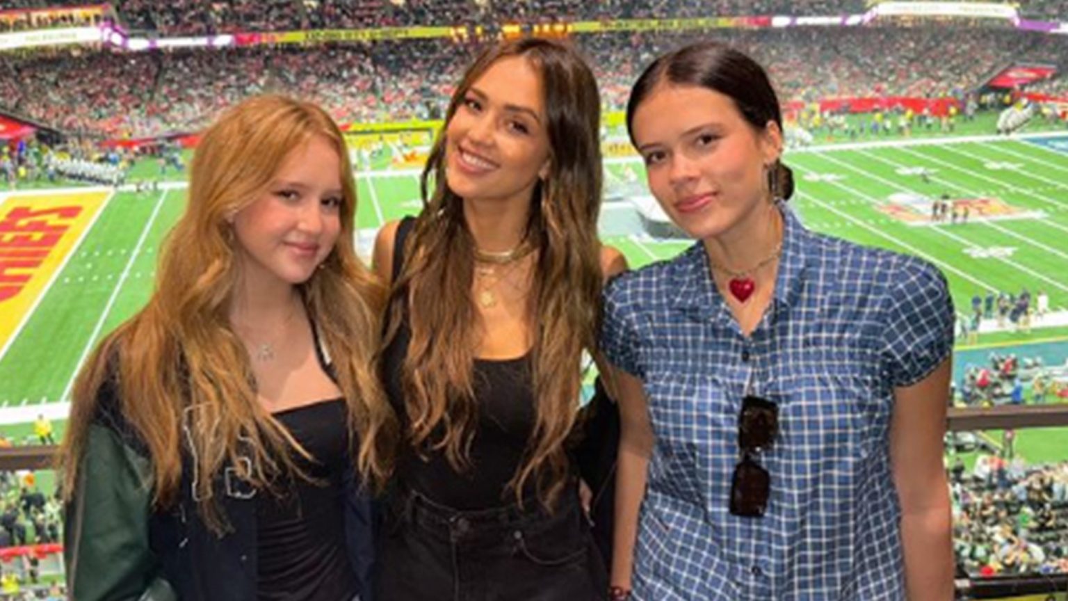 Jessica Alba membawa anak perempuan ke Super Bowl lix di tengah tunai Warren Perceraian