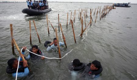 Kepala desa Pembuat pagar laut tangerang didenda rp48 miliar