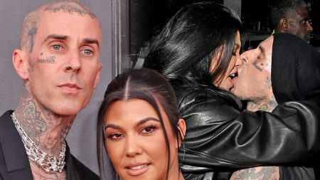 Kourtney Kardashian, Travis Barker bercumbu di Fanduel Super Bowl Bash