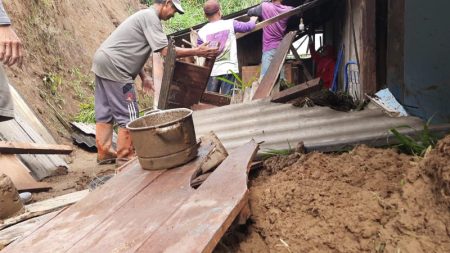 Longsor, BELASAN RUMAH DI LERENG GUNUNG MERAPI WILADAH BOYOLALI RUSAK PARAH