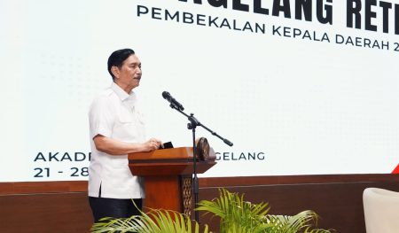 Luhut Dorong Revititalisasi Industri Tekstil Dan Alas Kaki