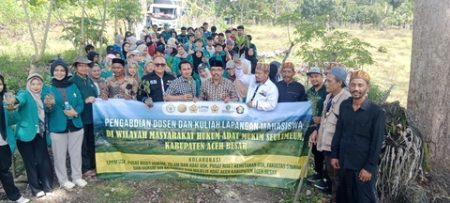 MASISWA USK DAN UIN AR-RANIRY ACEH KULIAH LAPIGAN DI TANAH ULAYAT LERENG GUNUNG BERAPI SEULAWAH ​​AGAM