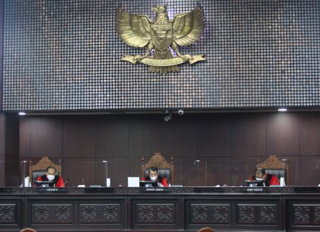 MK TOLAK SELURUH GUGATAN ANAK YUSRIL IHZA MAHENDRA DITIRAK MK SOAL PILKADA BABEL