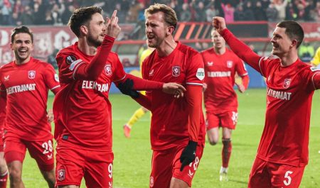 Mees Hilgers Tampil Penuh, Twente Menang Dramatis Atas Bodoglimt Di Liga Europa