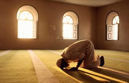 Niat salat tarawih sendiri di rUrah, lengkap tulisan arab dan latin