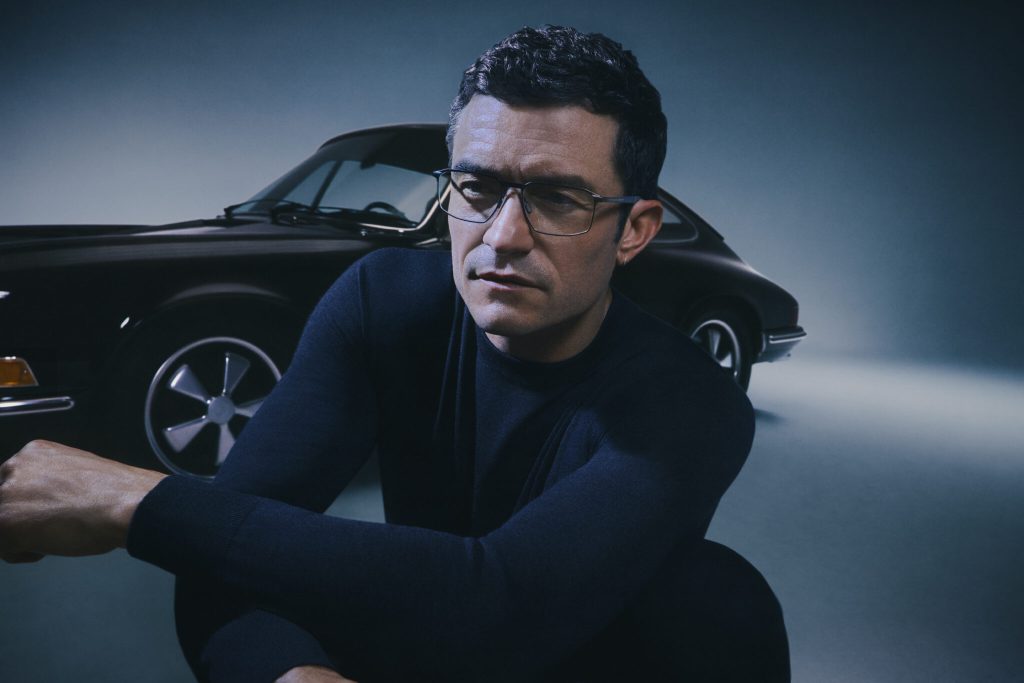 Orlando Bloom bergabung dengan Porsche Design sebagai duta merek terbarunya