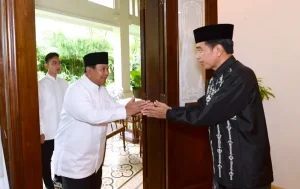 PDIP SEBUT PRABOWO MEMAN HARUS DIPISAHKAN DARI JOKOWI