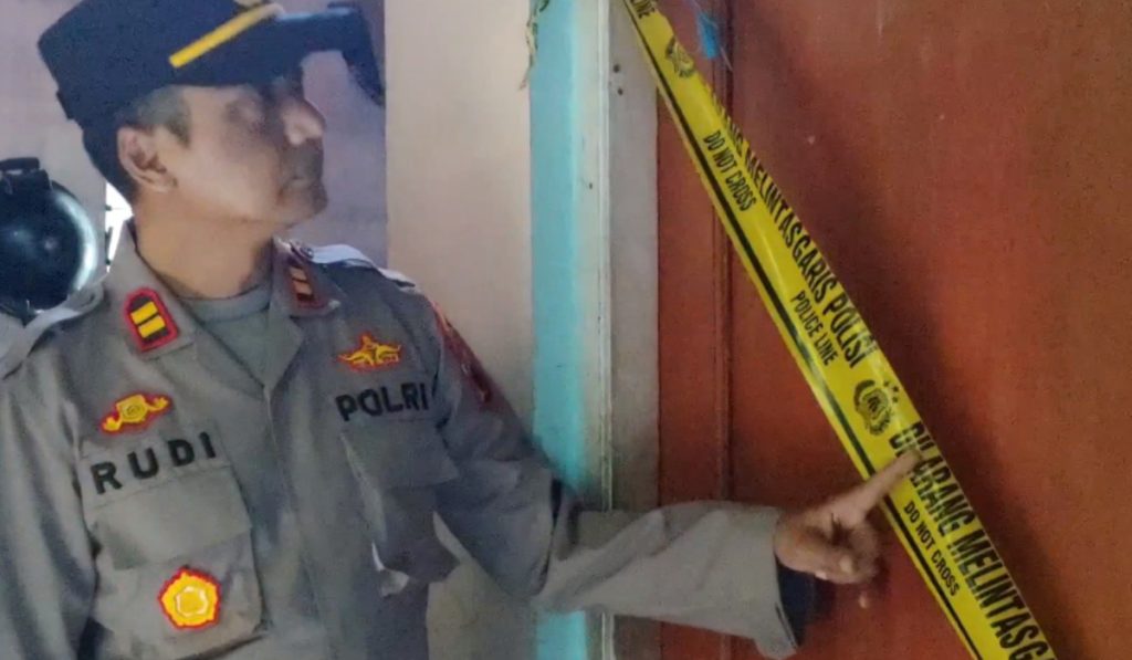 PEMUDA PENGANGGURAN DI SEMARANG BUNUH IBU KANDUNG SENGAN SISIS