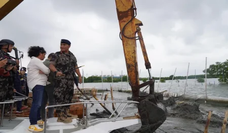 Pagar laut ilegal di bekasi resmi dibongkar