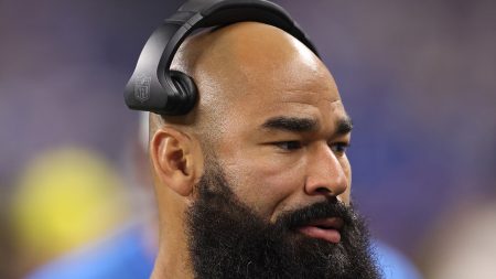 Pelatih Broncos Michael Wilhoite ditangkap, dituduh menyerang polisi