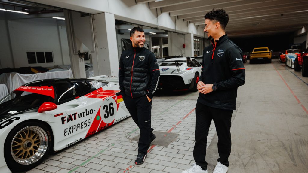 Pemain Sepak Bola Sergio Agüero untuk balapan Porsche Formula E Car di Miami