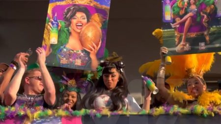 Pesta Cardi B di Bourbon Street untuk memulai Super Bowl Weekend