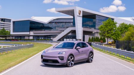 Porsche Mengumumkan Pengalaman Drive Listrik Macan Baru