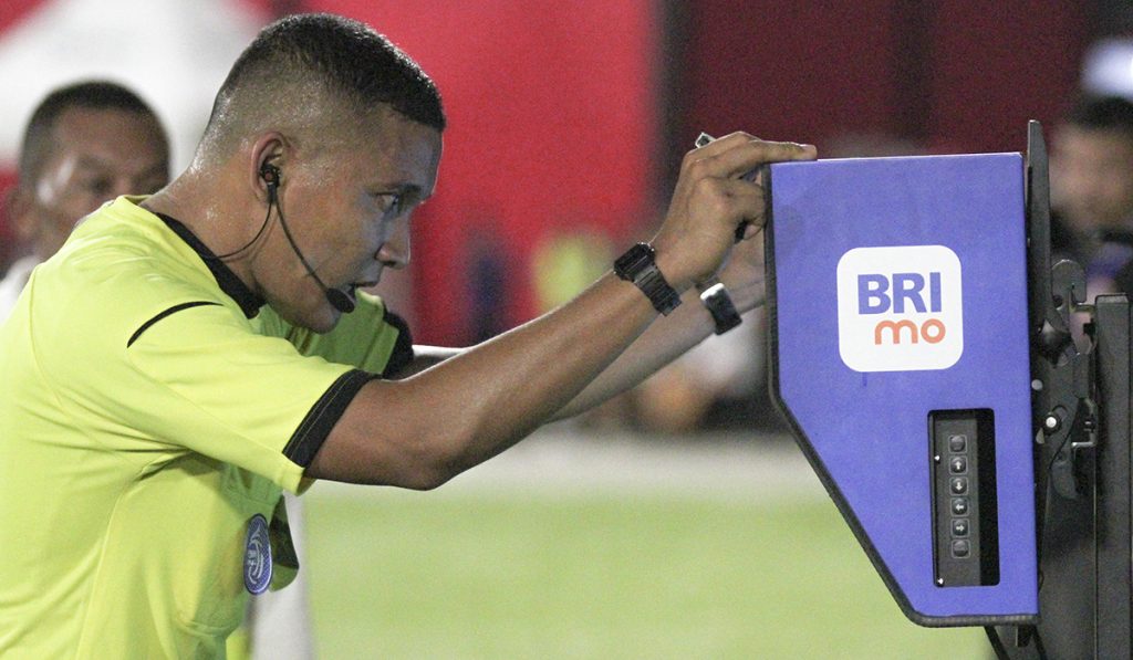 Pssi gelar pelatihan var dan avar unkas wasit liga 2 Dan liga 3