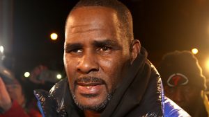 R. Kelly digugat oleh 6 korban yang mengklaim dia masih berutang jutaan kepada mereka