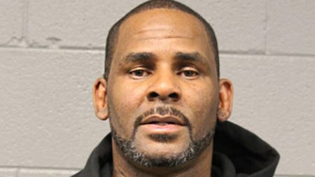 R. Kelly kehilangan banding perdagangan seks, tetapi Hakim menganggap obat-obatan herpes korban berlebihan