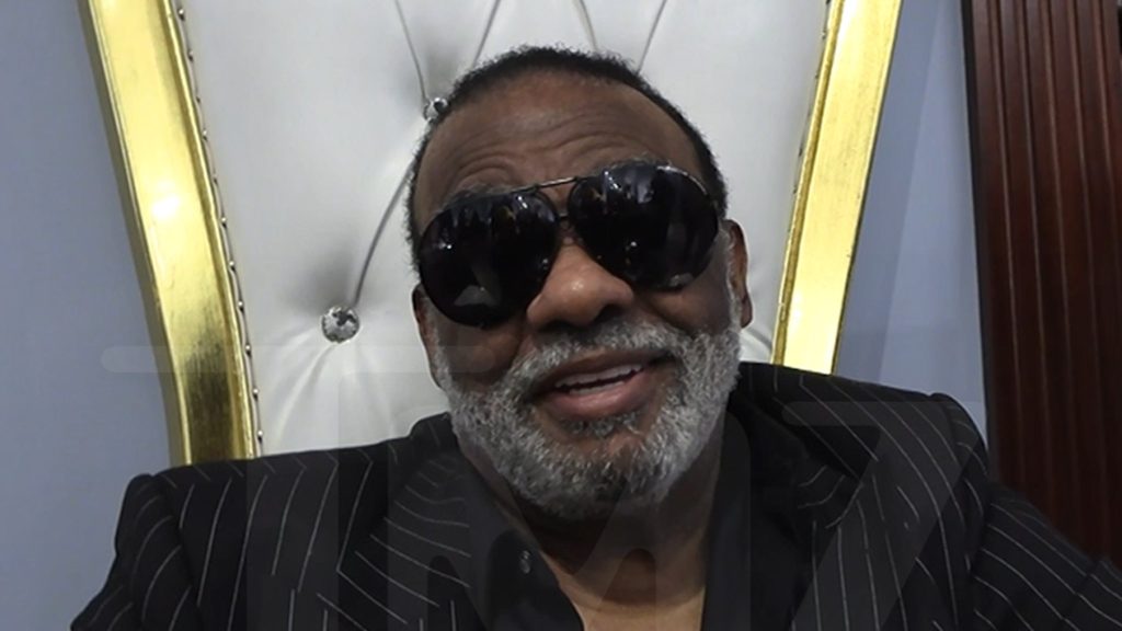 Ron Isley mengatakan dia suka mendengarkan musiknya saat berhubungan seks