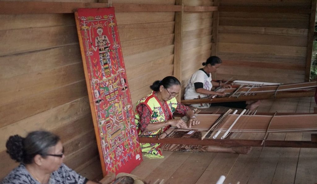 Sentra Tenun Dayak Iban Langkah Baru Tentang Penenun Di Kalimantan Barat