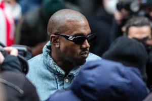 Shopify menjatuhkan toko kaos Swastika Kanye, tetapi etalase antisemit lainnya masih beroperasi