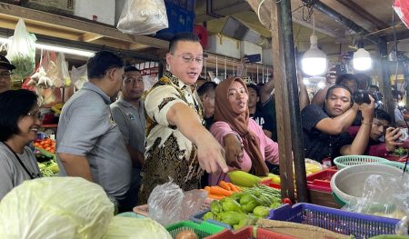 Sidak Pasar Tomang Barat, Anggota DPRD Jakarta Temukan Haran Beras Dijual Tak Sesuai Het