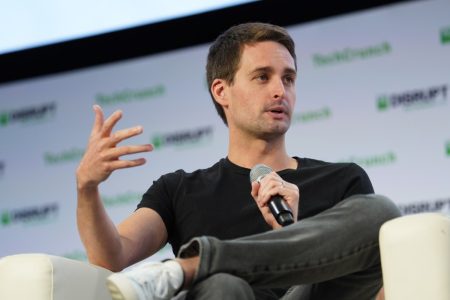 Snap CEO membantu meluncurkan program pemulihan Wildfire